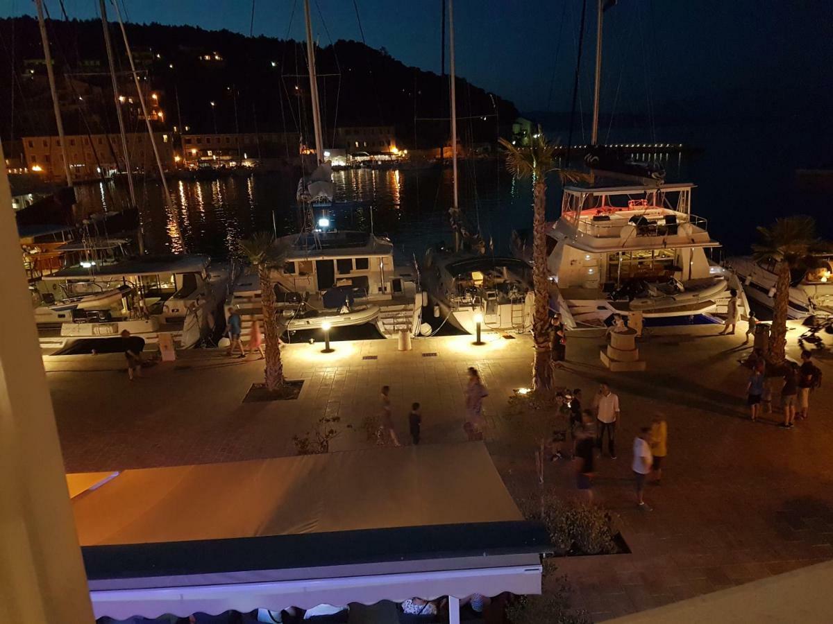 Villa Riva Jelsa  Luaran gambar
